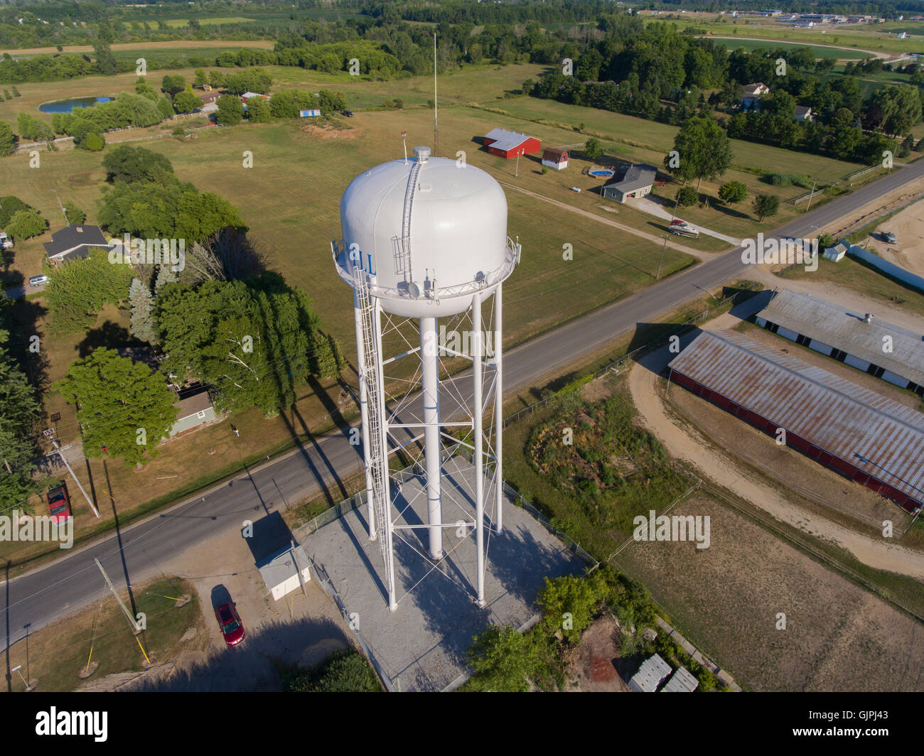 Vista aerea di un acqua serbatoio di contenimento per una piccola città di Croswell Michigan Foto Stock