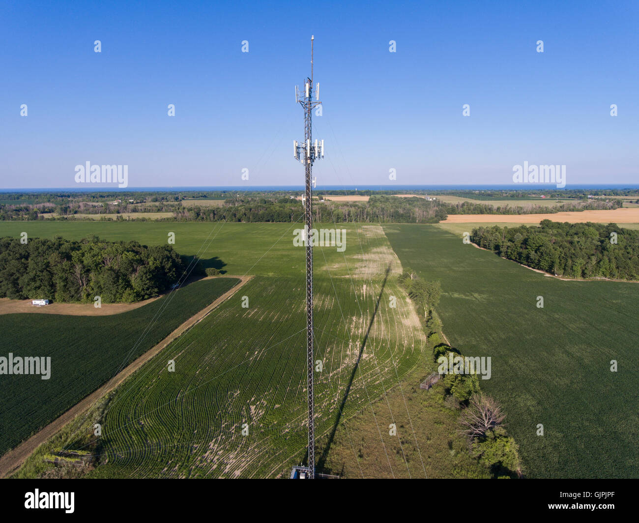 Vista aerea di un telefono cellulare torre in America rurale Foto Stock