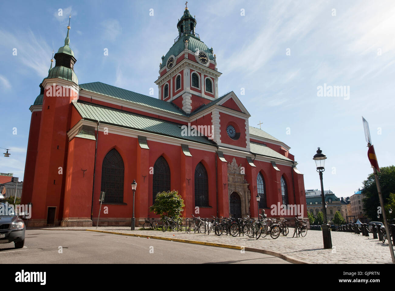 St Jacobs kyrka, St James Church, una chiesa rossa con un tetto verde rame a Jakobs torg, Kungsträdgården a Stoccolma in Svezia. Foto Stock