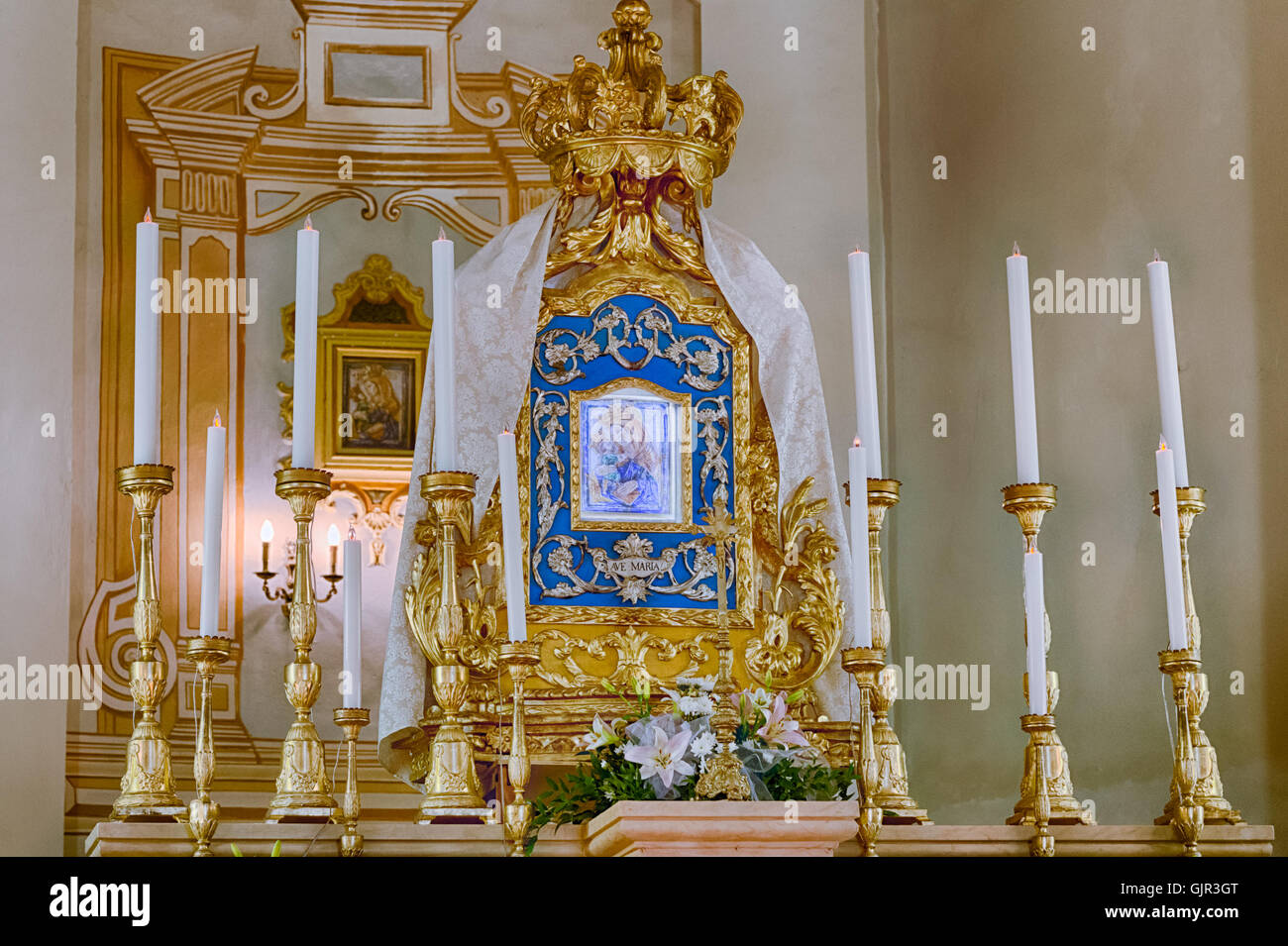 Commemorazione di legno pala dedicata alla Madonna della Consolazione con la frase in lingua italiana significato Ave Maria in un santuario aperto solo il giorno dell Assunzione di Maria, il quindicesimo agosto Foto Stock