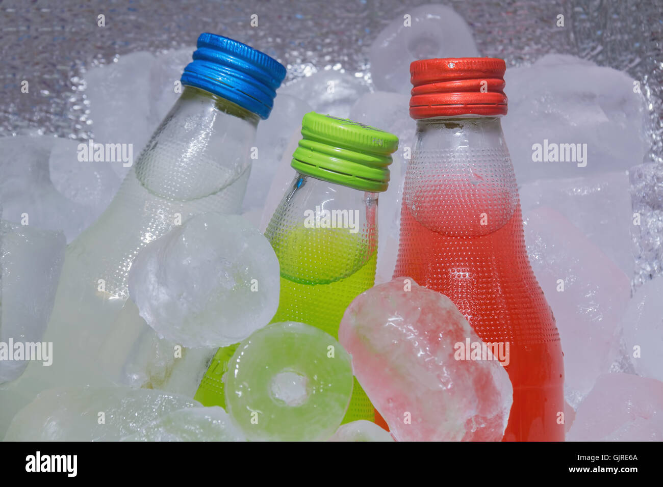 Bevanda imbottigliata rosso, verde, bianco, sani. Foto Stock