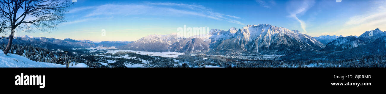 Montagne delle Alpi di inverno Foto Stock