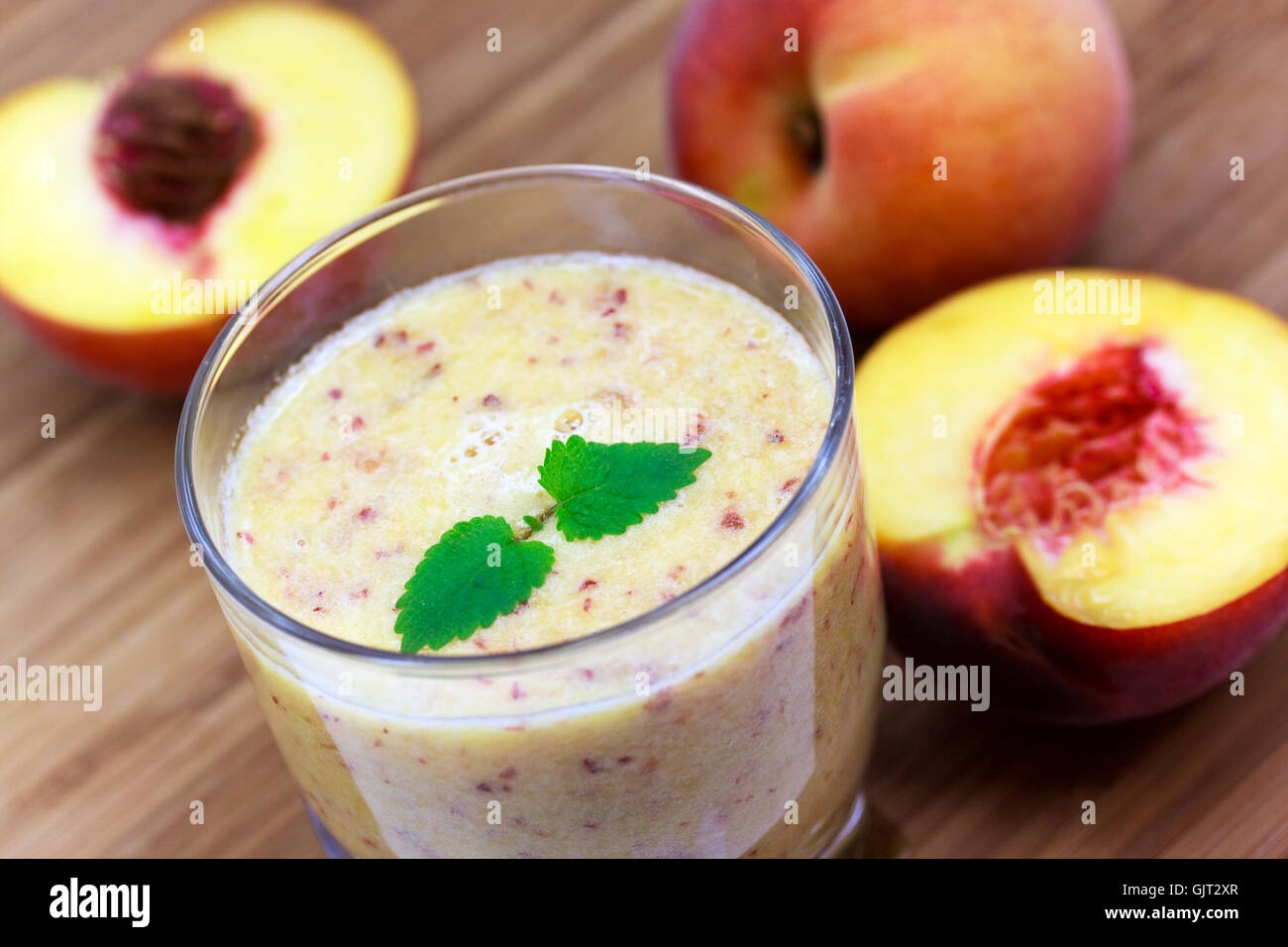 Frullato di pesche noci fatta Foto Stock