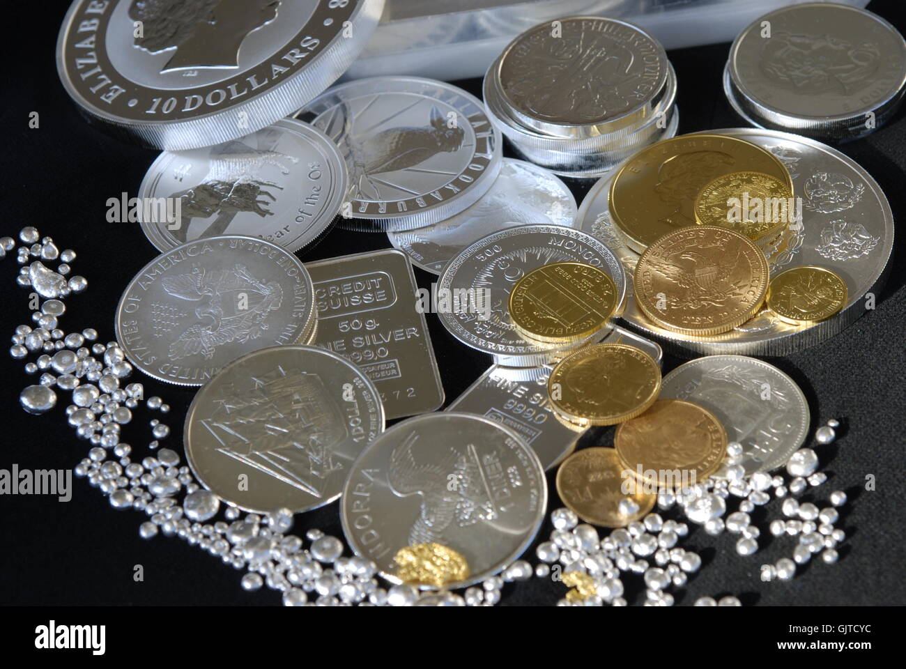 Metalli preziosi oro e argento Foto Stock