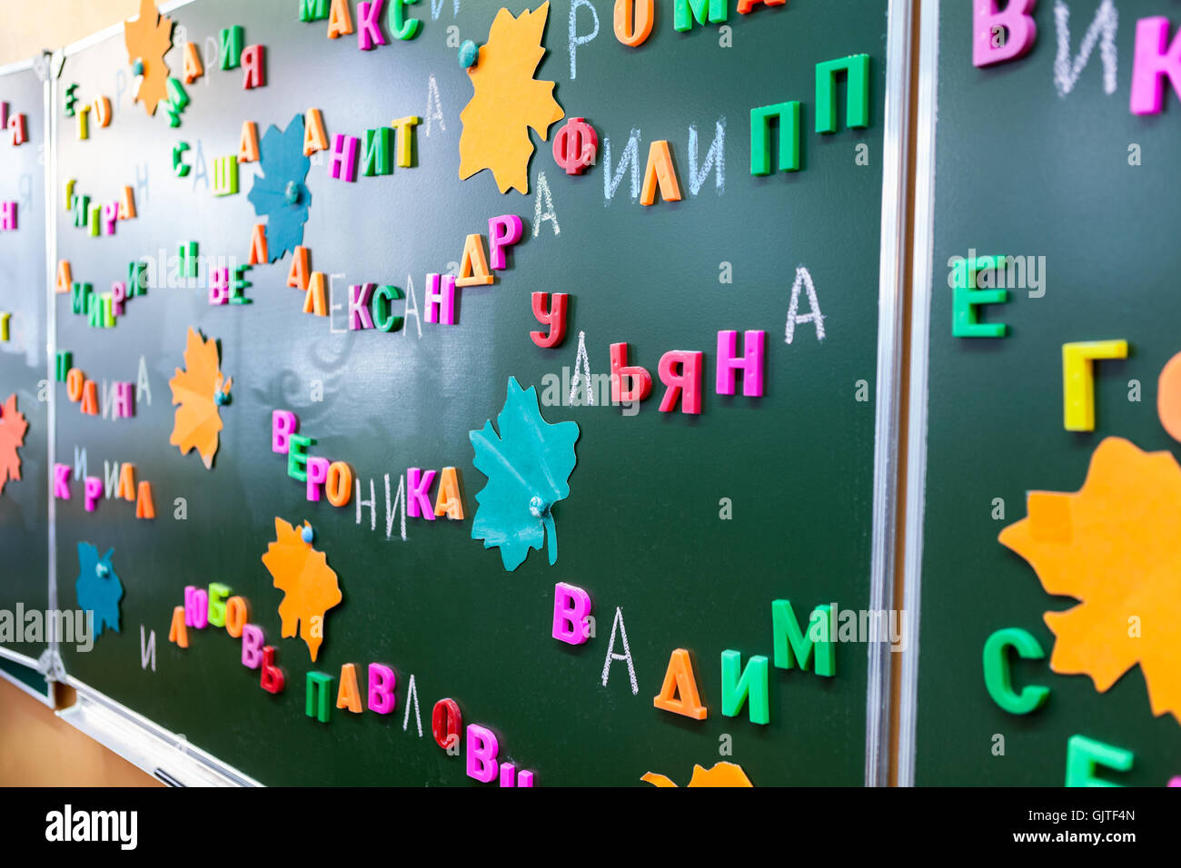 I nomi russi scrivere sulla lavagna verde a settembre, 1 Foto Stock