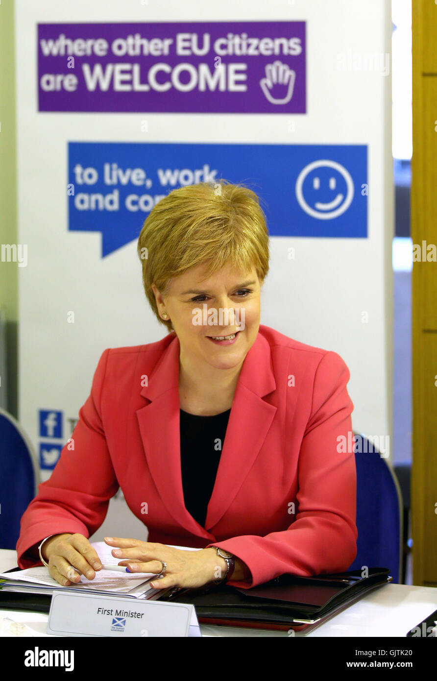 Primo Ministro Nicola Storione durante una speciale riunione del gabinetto presso il Corn Exchange a Edimburgo, davanti a un pubblico dibattito circa il referendum sull'Unione europea e risultato che cosa significa per i cittadini UE che risiedono in Scozia. Foto Stock