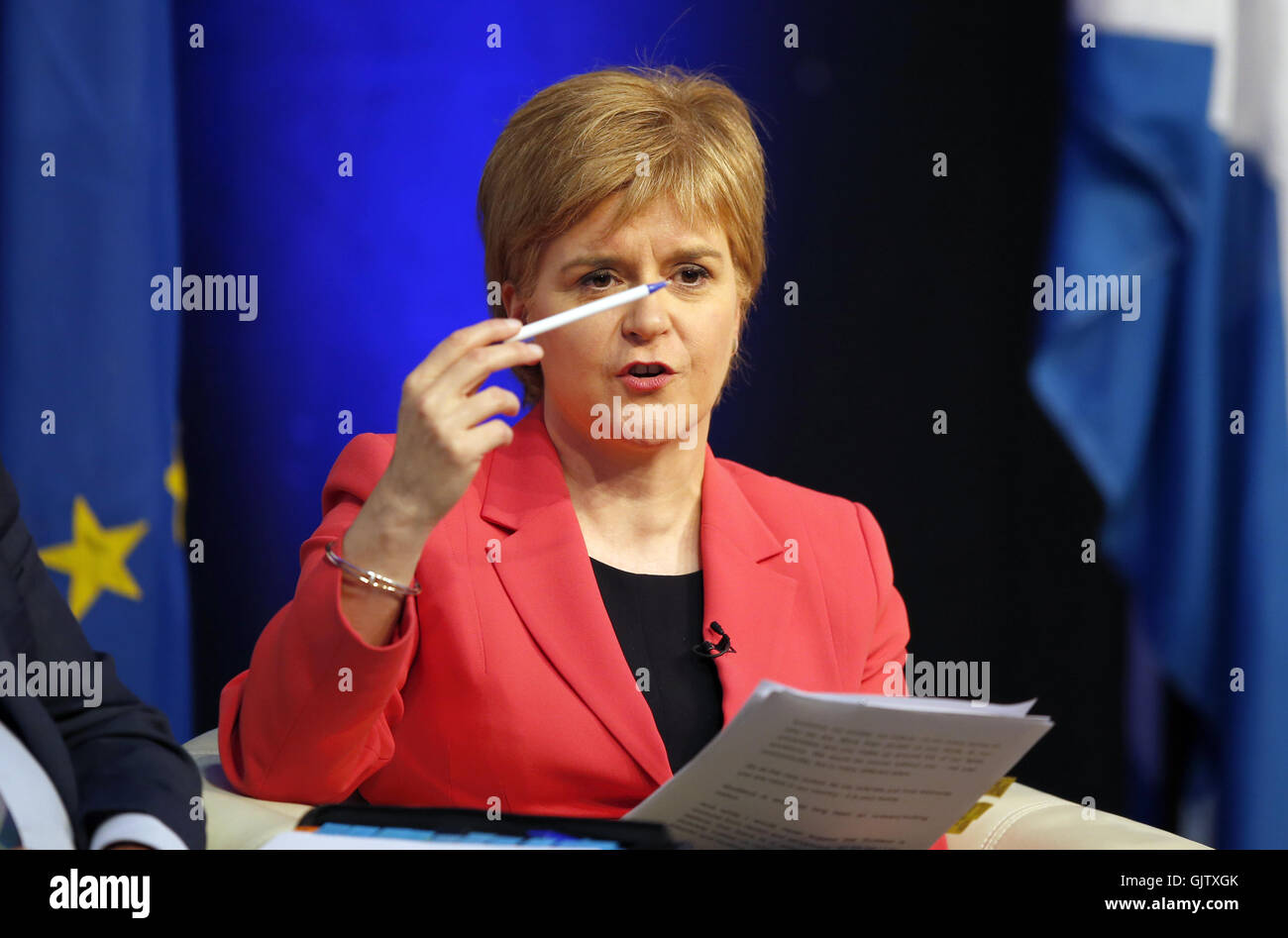 Primo Ministro Nicola Storione prende parte ad un dibattito pubblico sull'UE risultato del referendum e che cosa significa per i cittadini UE che risiedono in Scozia presso il Corn Exchange, Edimburgo. Foto Stock