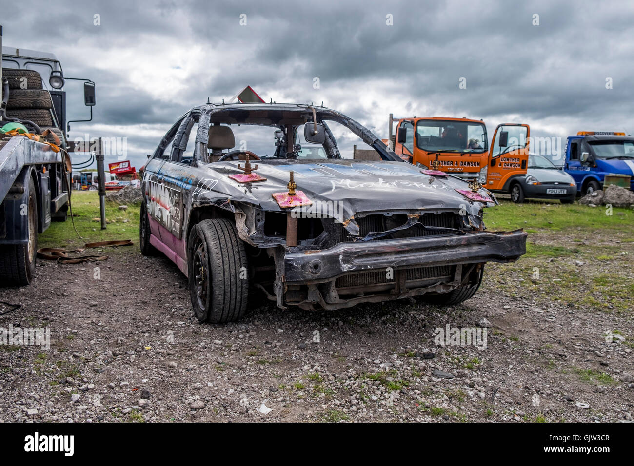 Magazzino auto ed banger racing a Carnforth race track Foto Stock