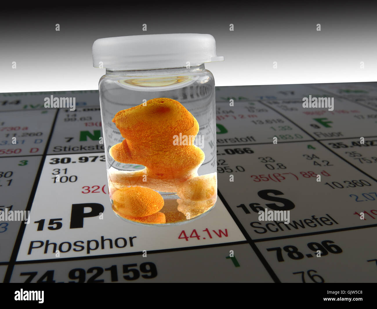 Fosforo in acqua sulla tavola periodica degli elementi Foto Stock