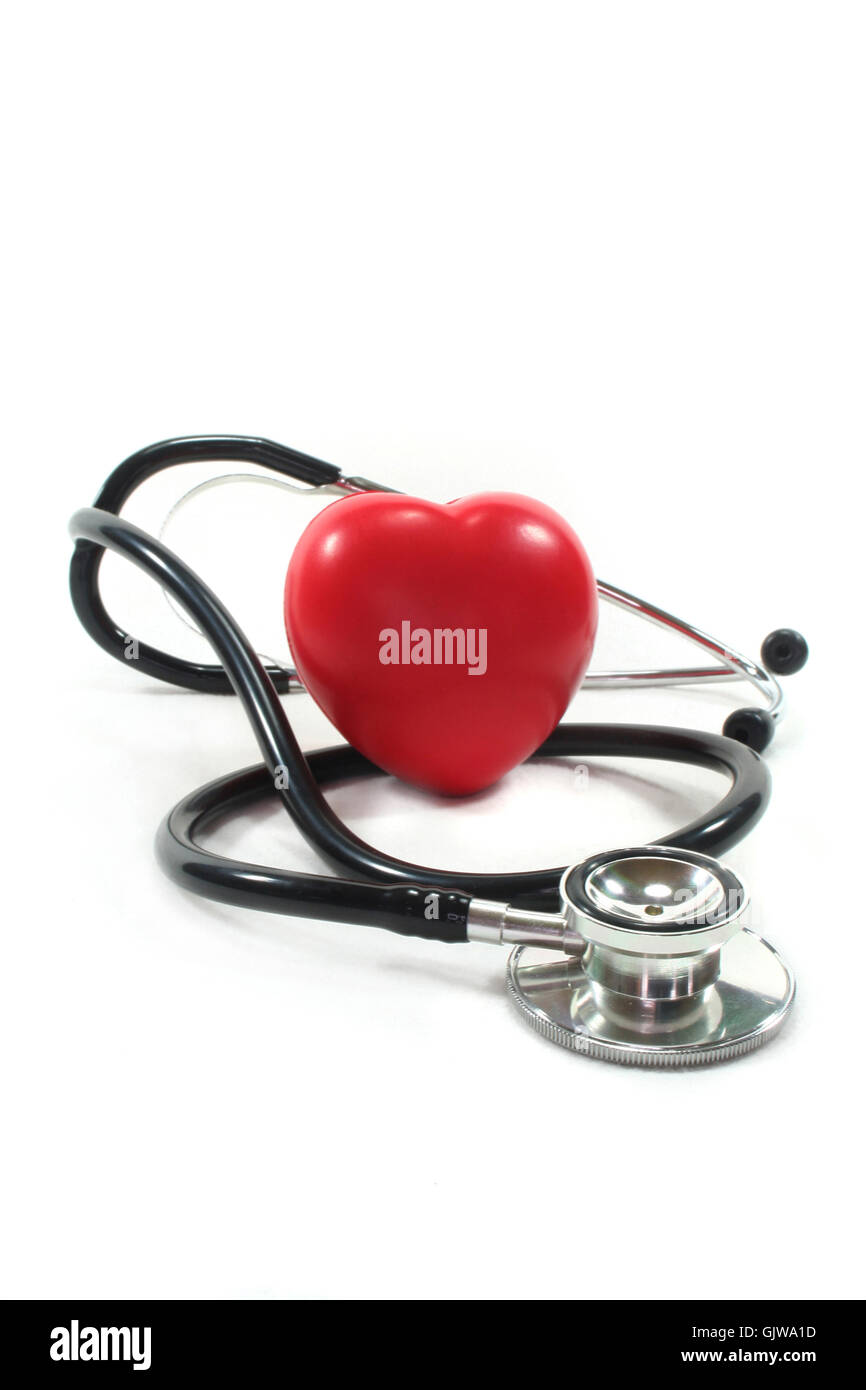 Uno stetoscopio con cuore rosso Foto Stock