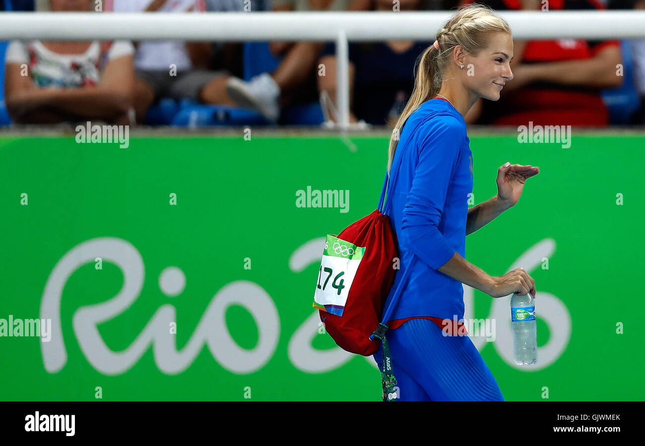 Rio De Janeiro, Brasile. 17 Ago, 2016. In Russia la Darya Klishina reagisce dopo le donne salto in lungo Finale di atletica a 2016 Rio in occasione dei Giochi Olimpici di Rio de Janeiro, Brasile, su agosto 17, 2016. Credito: Wang Lili/Xinhua/Alamy Live News Foto Stock