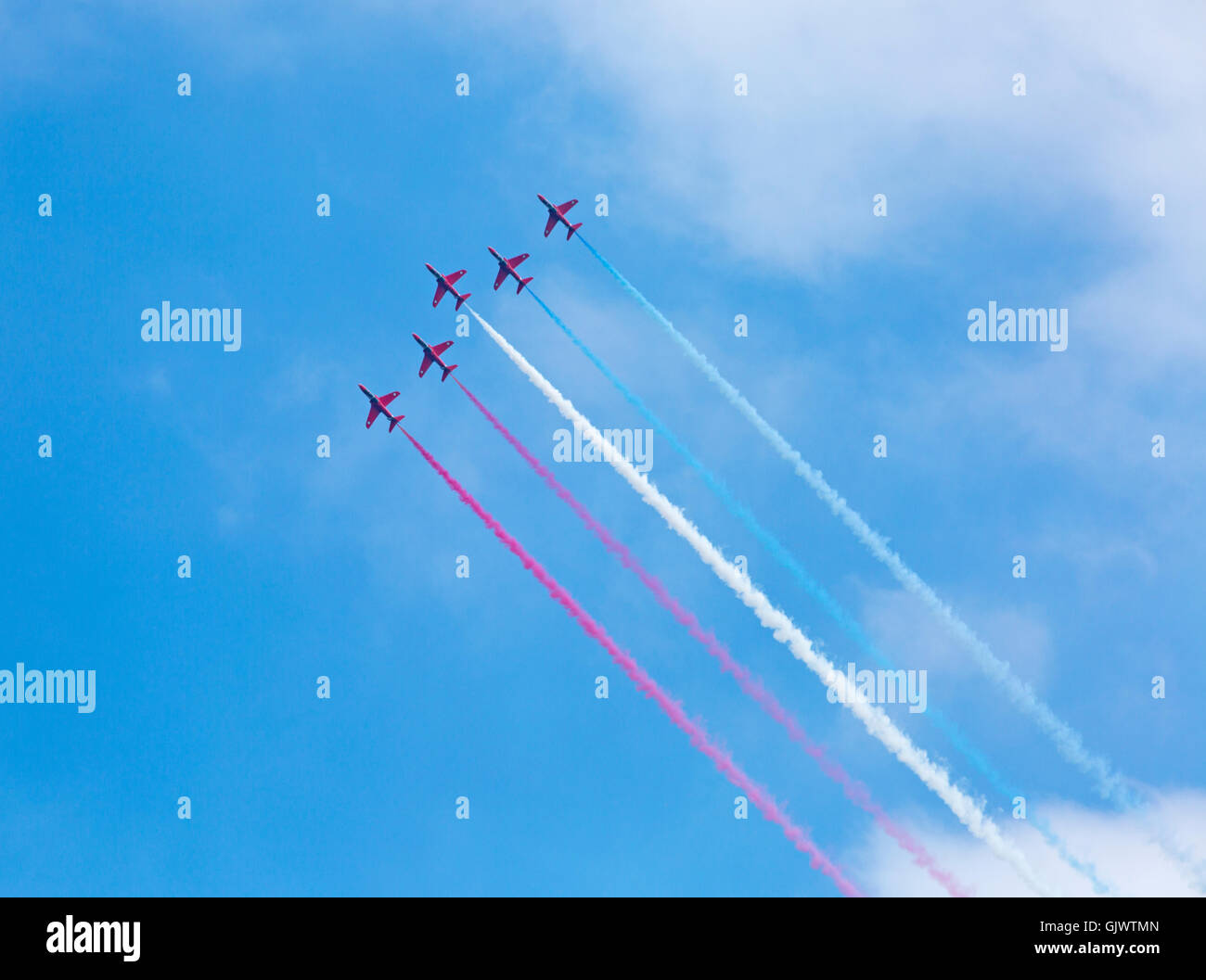 Bournemouth Dorset, England Regno Unito. Il 18 agosto 2016. Le frecce rosse per il giorno di apertura del Bournemouth Air Festival Credito: Carolyn Jenkins/Alamy Live News Foto Stock