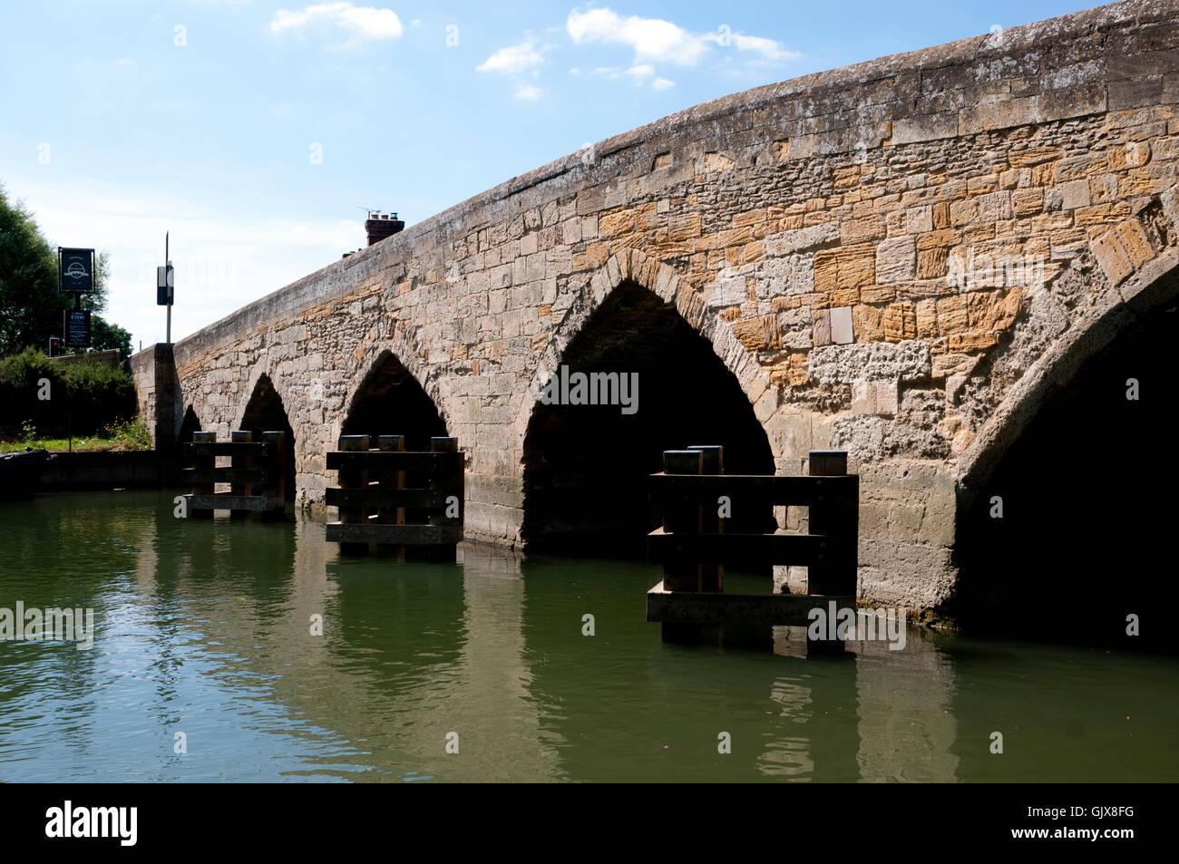 Il fiume Tamigi a Newbridge, Oxfordshire, England, Regno Unito Foto Stock