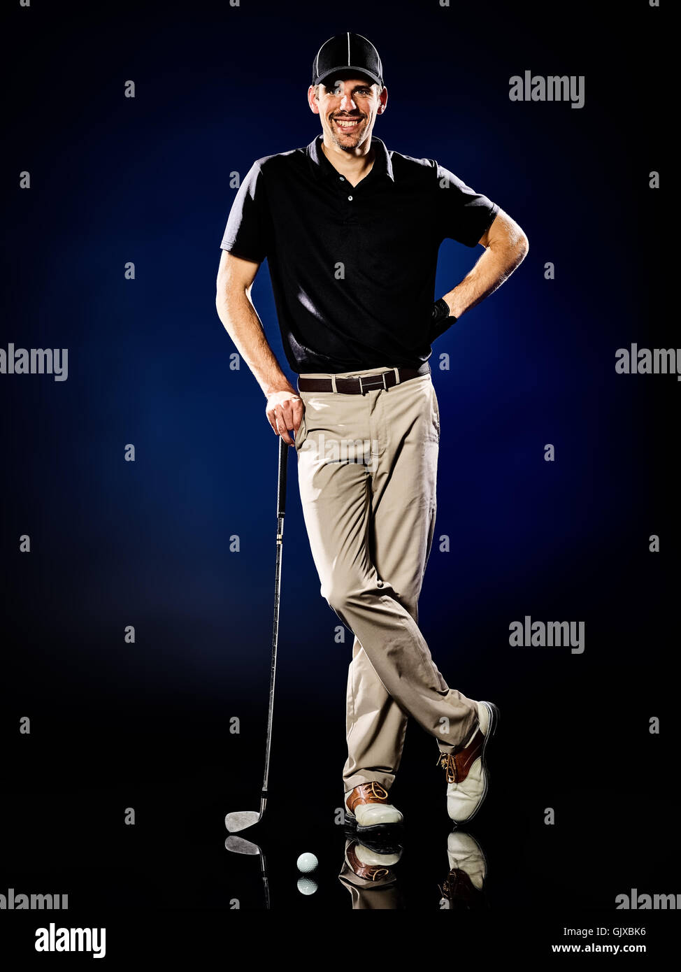 Un uomo caucasico golfista golf isolato Foto Stock