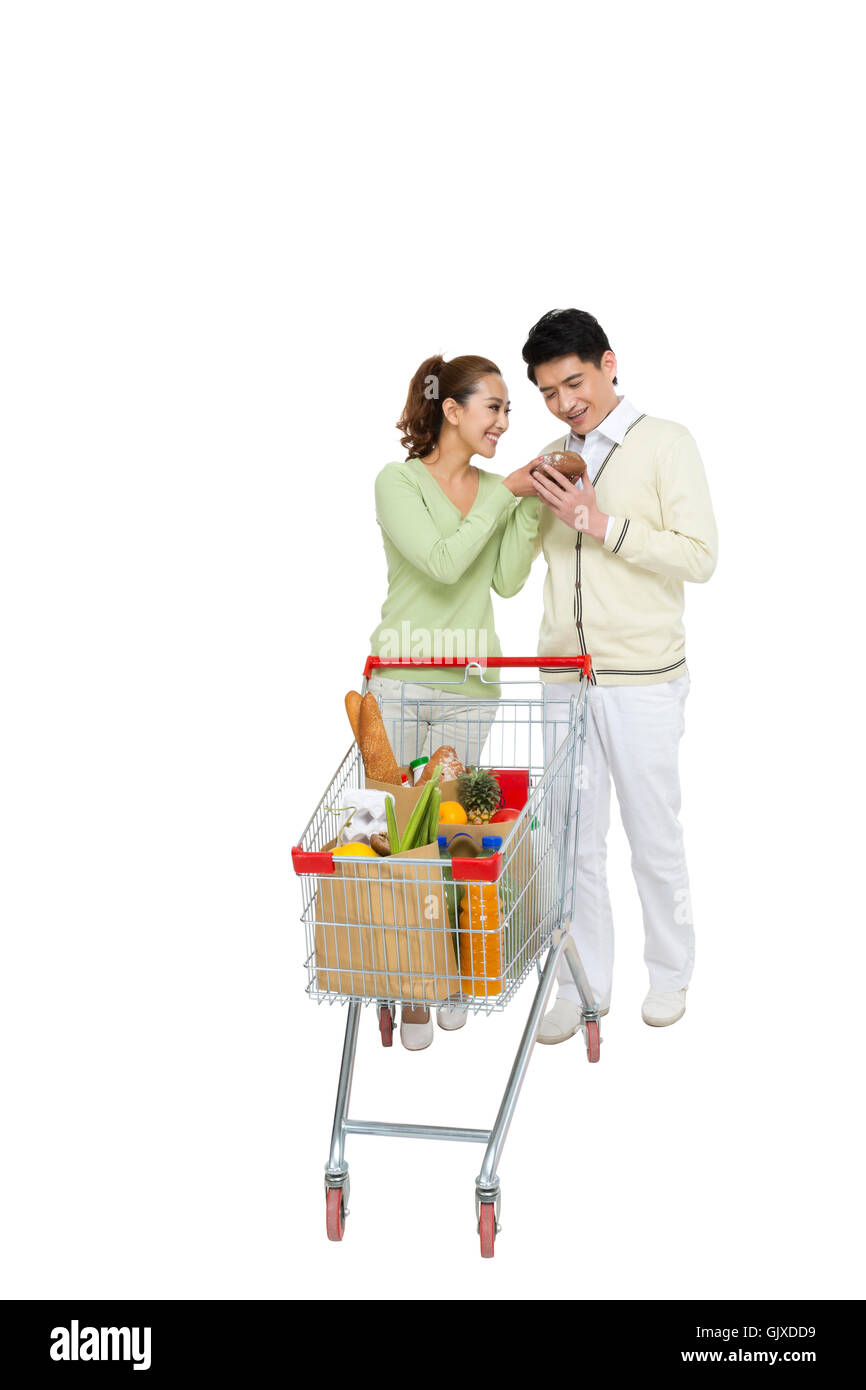 Studio shot coppia giovane shopping Foto Stock