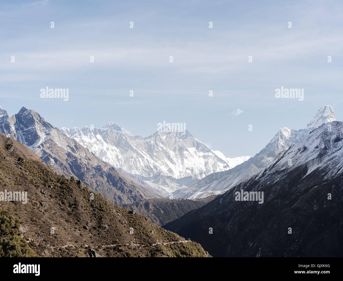 Un trascurare di montagna himalayana in Nepal il Campo Base Everest Foto Stock