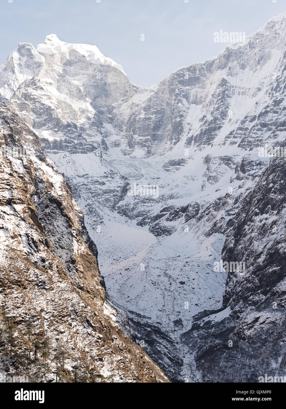 Montagne coperte di neve vicino a Tengboche, Nepal. Parte del Campo Base Everest Foto Stock