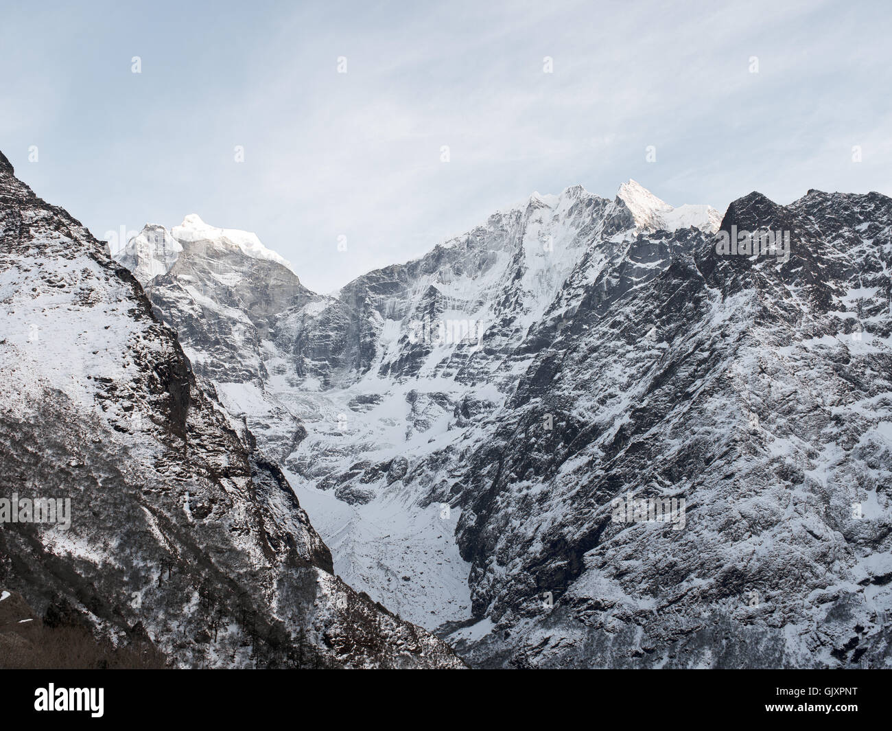 Frastagliate montagne innevate vicino a Tengboche, Nepal nel Campo Base Everest Foto Stock