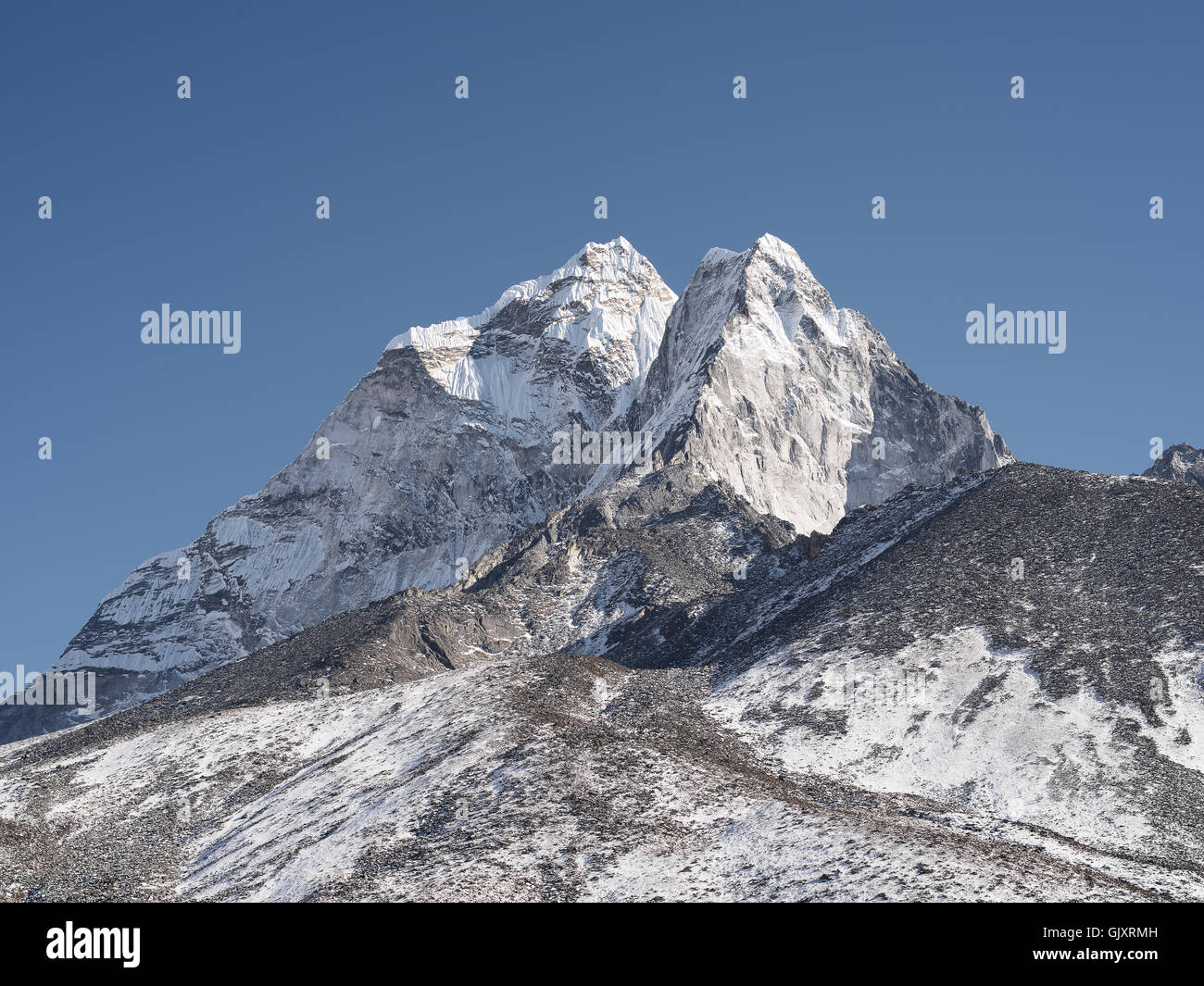 Picco frastagliate del Himalaya in Nepal il Campo Base Everest Foto Stock