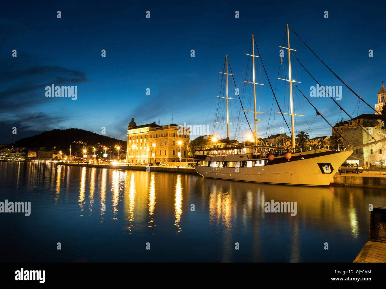 Split, Croazia, Dalmazia, fronte mare ar crepuscolo Foto Stock