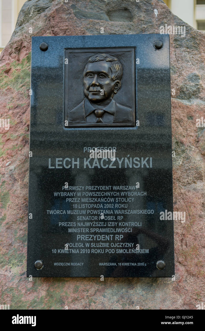 Controverso una lapide commemorativa a Lech Kaczynski, defunto Presidente della Polonia, Varsavia, Polonia Foto Stock