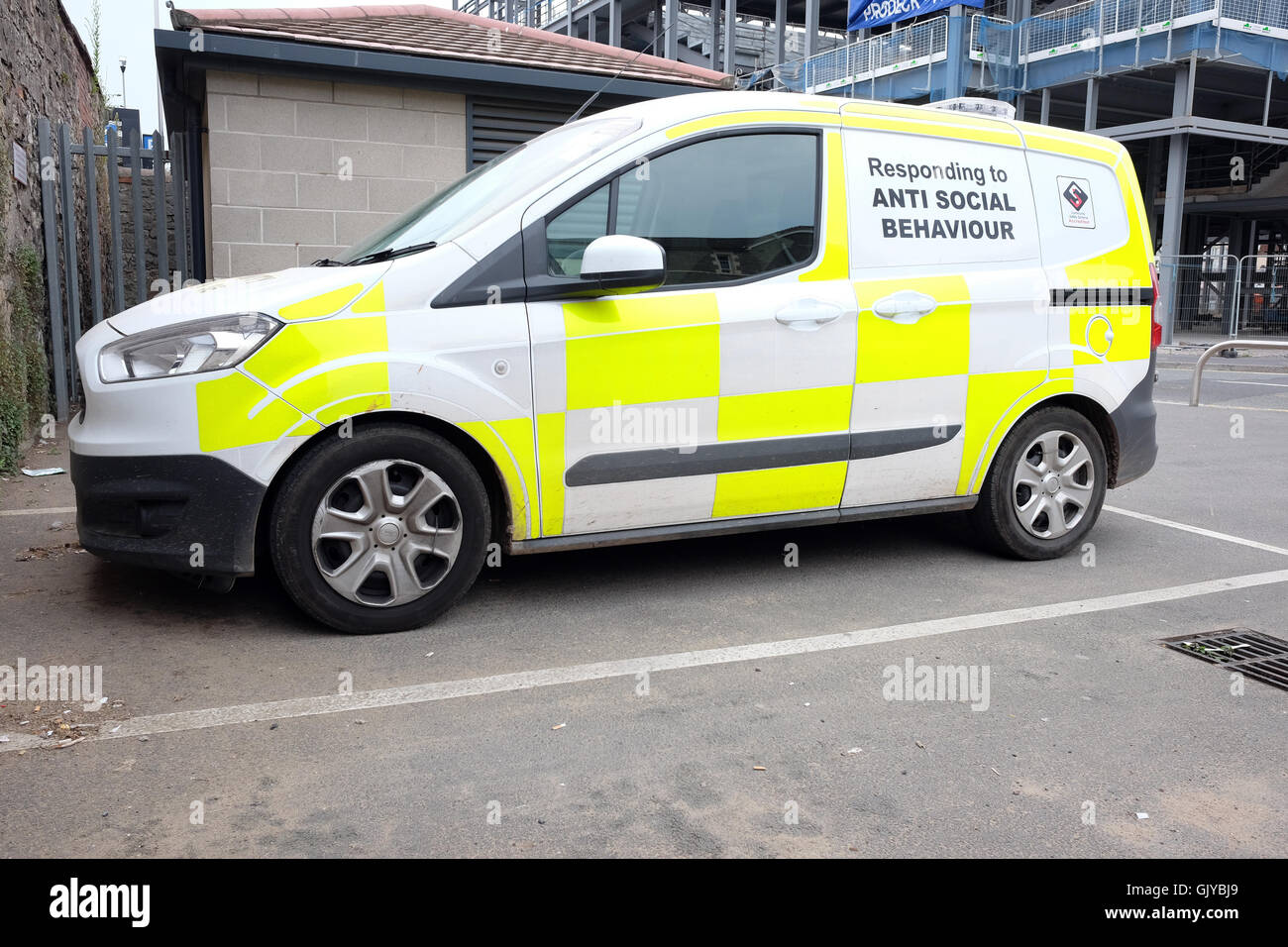 North Somerset consiglio patrol veicoli di lavoro in partenariato con Avon e Somerset polizia. 17 Agosto 2016 Foto Stock