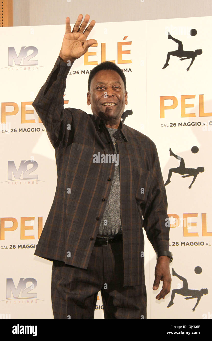 Photocall per il film "Pelé' a Milano con: Edson Arantes do Nascimento, Pelé Dove: Milano, Italia Quando: 25 maggio 2016 Credit: IPA/WENN.com * * disponibile solo per la pubblicazione in UK, USA, Germania, Austria, Svizzera** Foto Stock