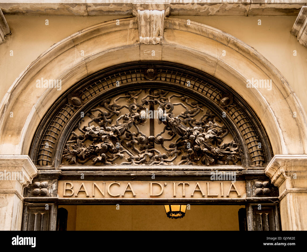 Ornati in ingresso alla Banca d'Italia, Venezia, Italia. Foto Stock