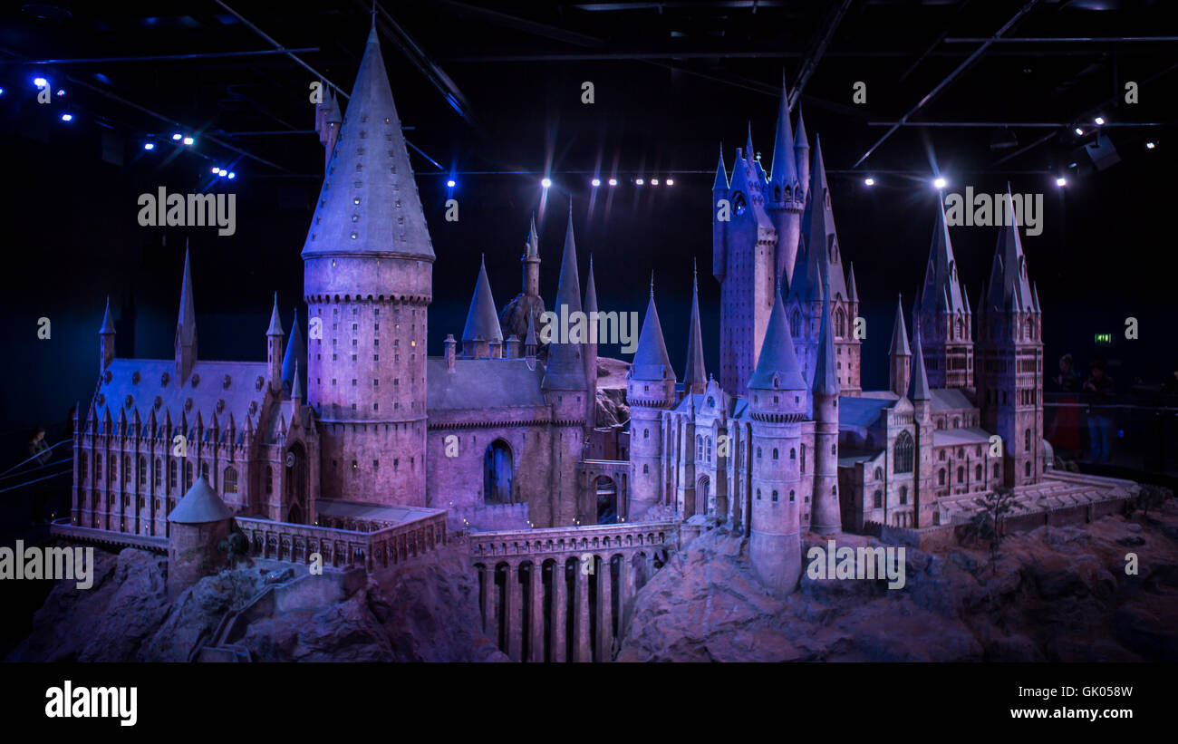 La scuola di Hogwarts Scuola di Magia e Stregoneria di Hogwarts castle modello in Harry Potter World Warner Bros Tour dello Studio Leavesden Watford, Regno Unito Foto Stock