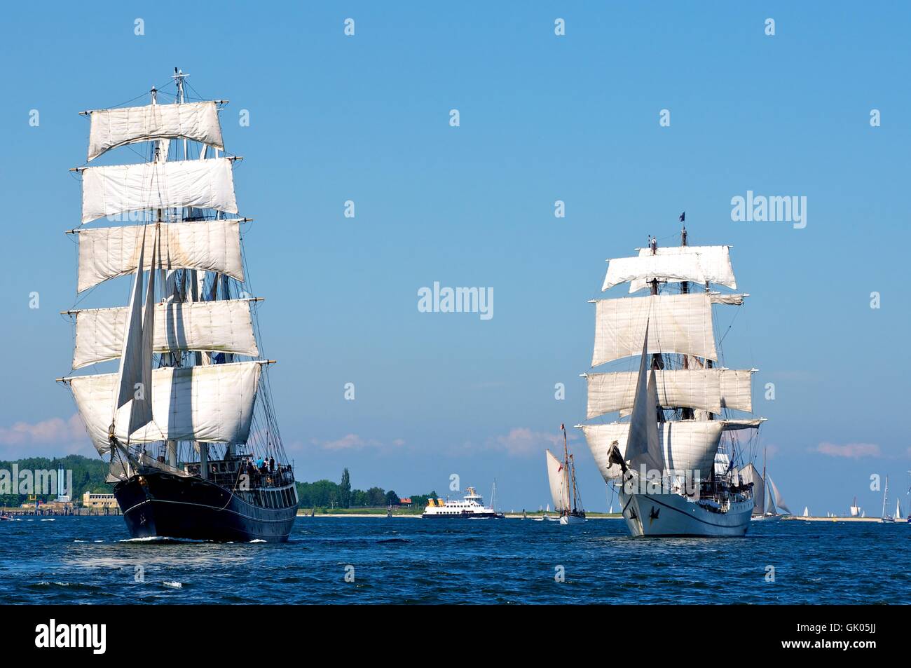 barca a vela blu Foto Stock
