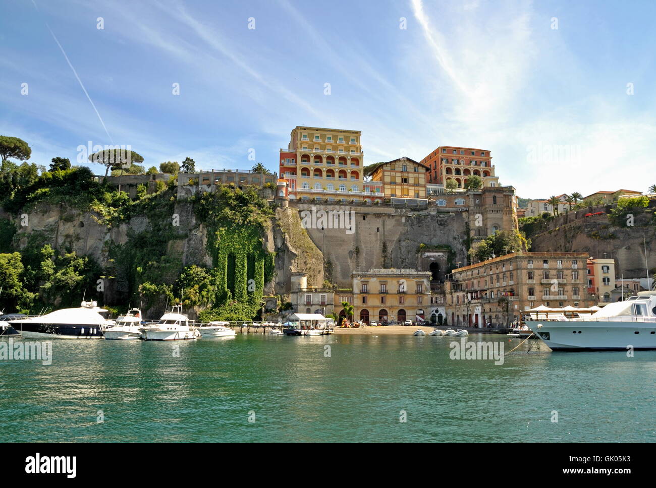 Porto di sorrento italia immagini e fotografie stock ad alta risoluzione -  Alamy