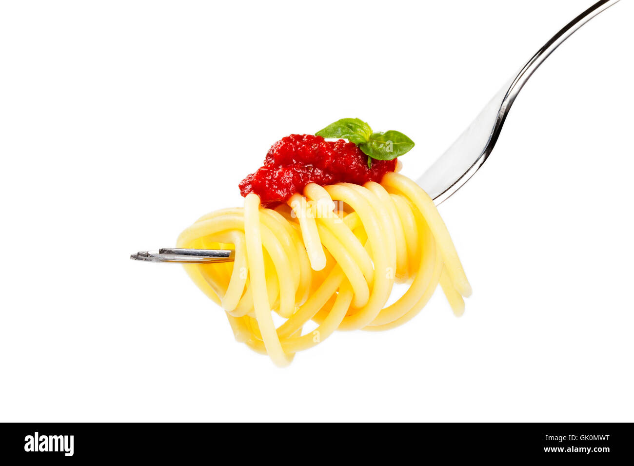 Spaghetti sulla forcella di salsa al basilico Foto Stock