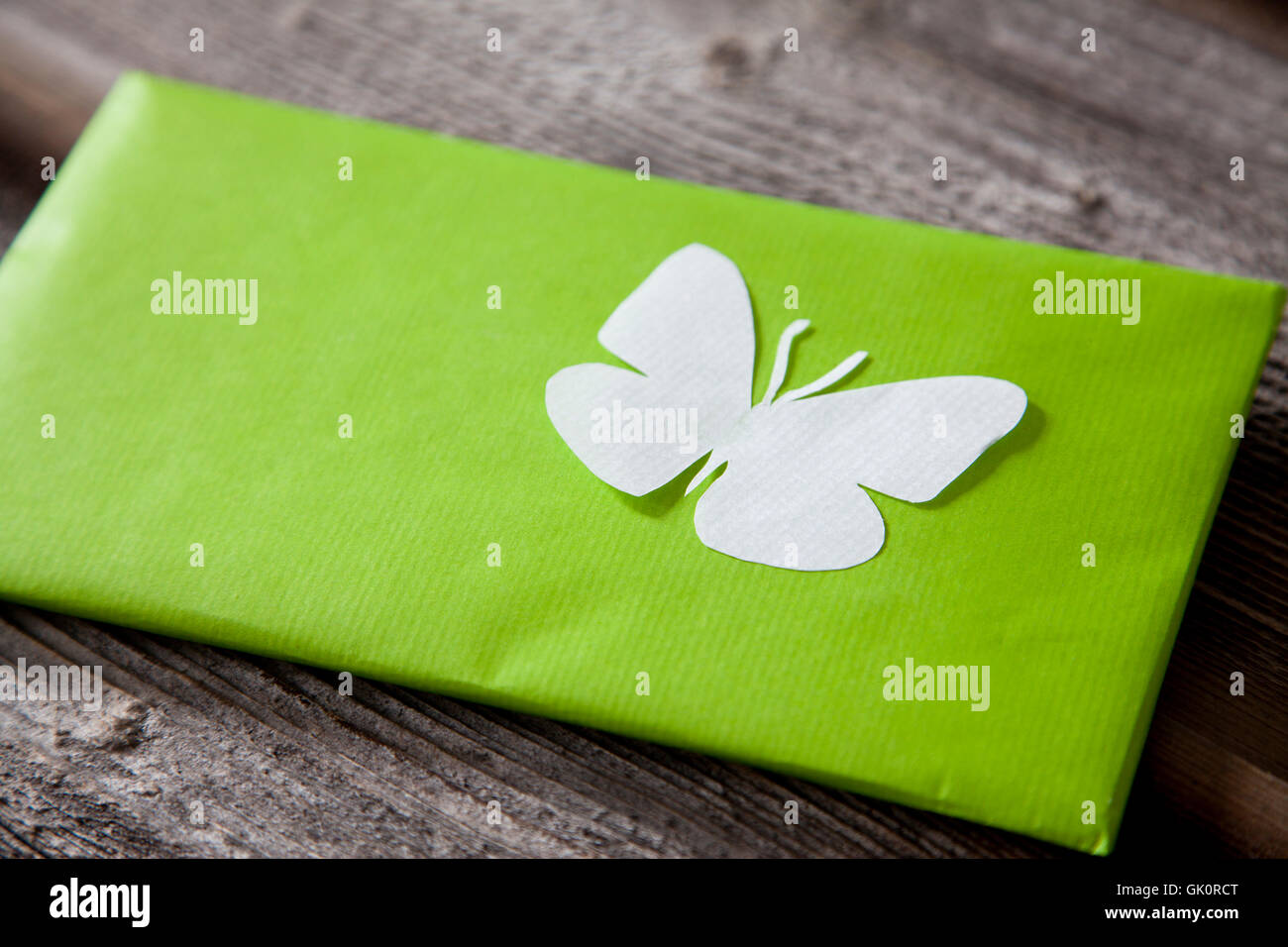 Butterfly dono lettera d'amore Foto Stock