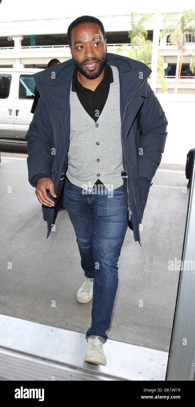 Chiwetel Ejiofor arriva a Los Angeles International Airport offre: Chiwetel Ejiofor dove: Los Angeles, California, Stati Uniti quando: 26 Apr 2016 Foto Stock