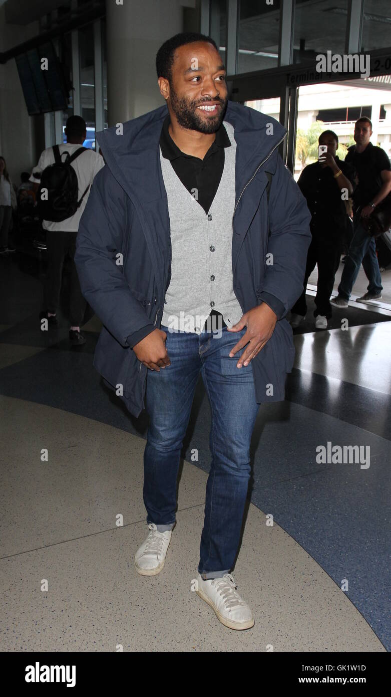 Chiwetel Ejiofor arriva a Los Angeles International Airport offre: Chiwetel Ejiofor dove: Los Angeles, California, Stati Uniti quando: 26 Apr 2016 Foto Stock