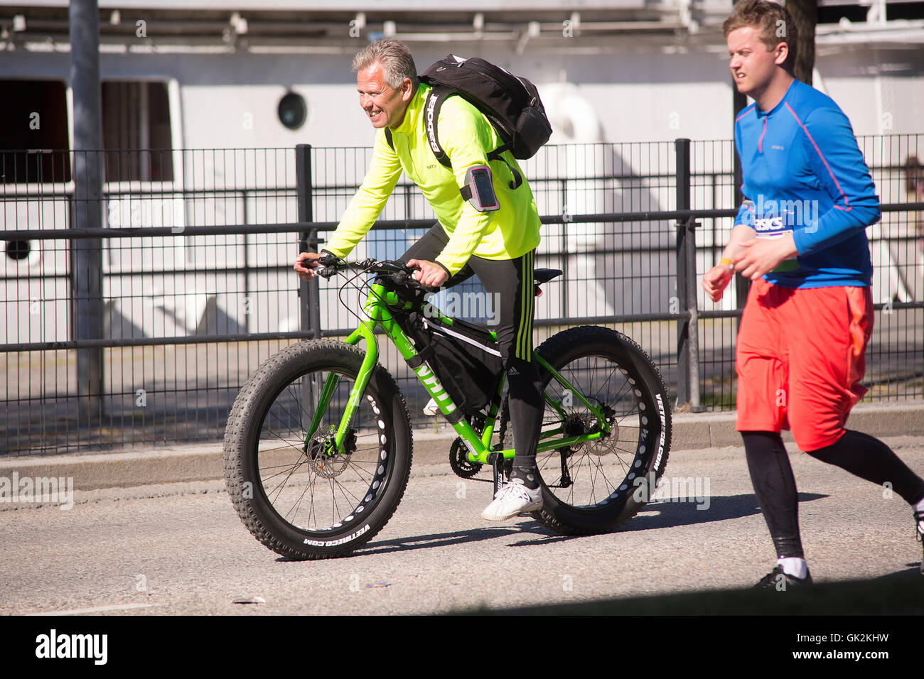 Stoccolma, Svezia - 4 giugno 2016. Atleti in esecuzione il Oasics maratona di Stoccolma, Svezia. Foto Stock