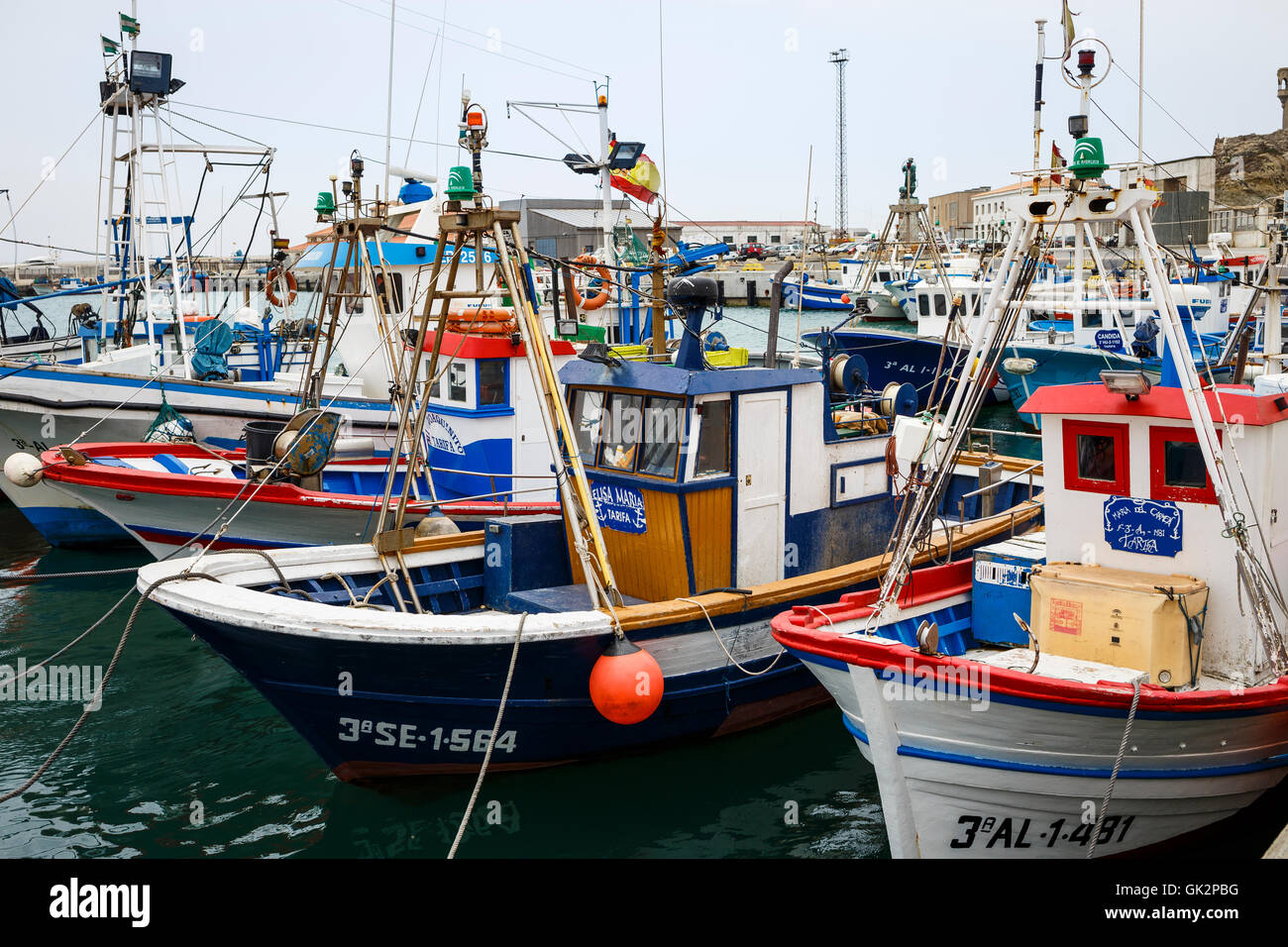 Tarifa Harborwith barche da pesca, Tarifa, Cadice, Andalusia, Spagna Foto Stock