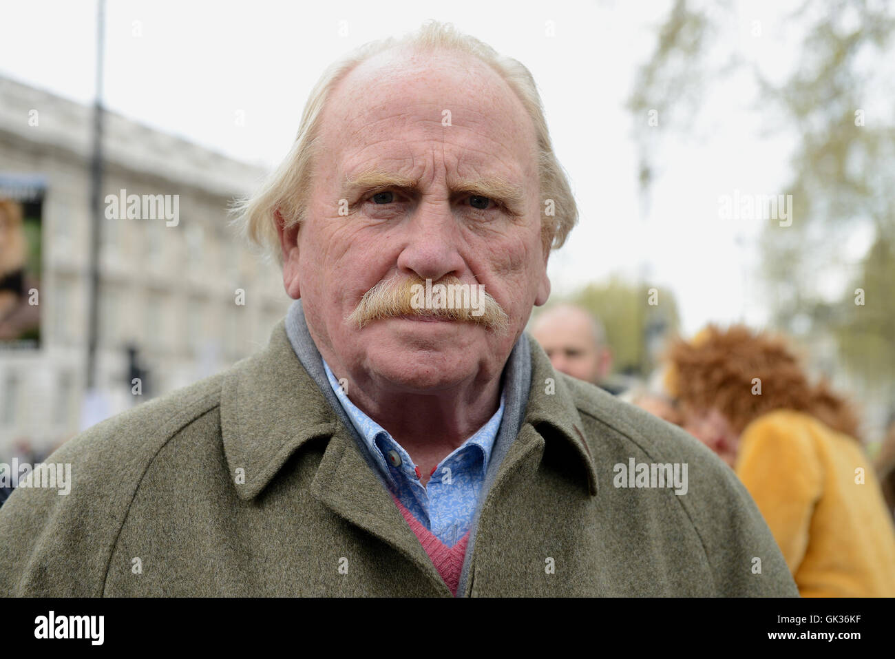 Attori James Cosmo e Virginia McKenna join carità animale gli attivisti a Downing Street chiamando per azioni per vietare lion trofeo di caccia e di una estremità a lion trophy di importazioni nel Regno Unito con: James Cosmo dove: Londra, Regno Unito quando: 30 Apr 2016 Foto Stock