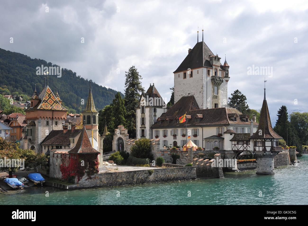 Il castello di oberhofen sul lago di Thun ch Foto Stock