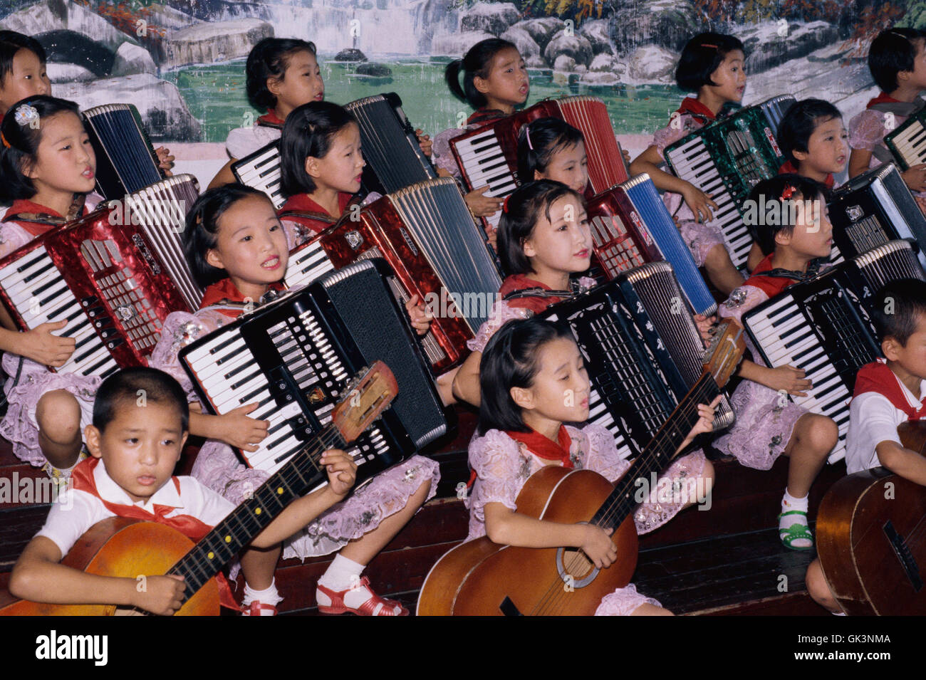 Pyongyang Corea del Nord --- studenti di musica da il Palazzo dei Bambini di eseguire --- Image by © Jeremy Horner Foto Stock