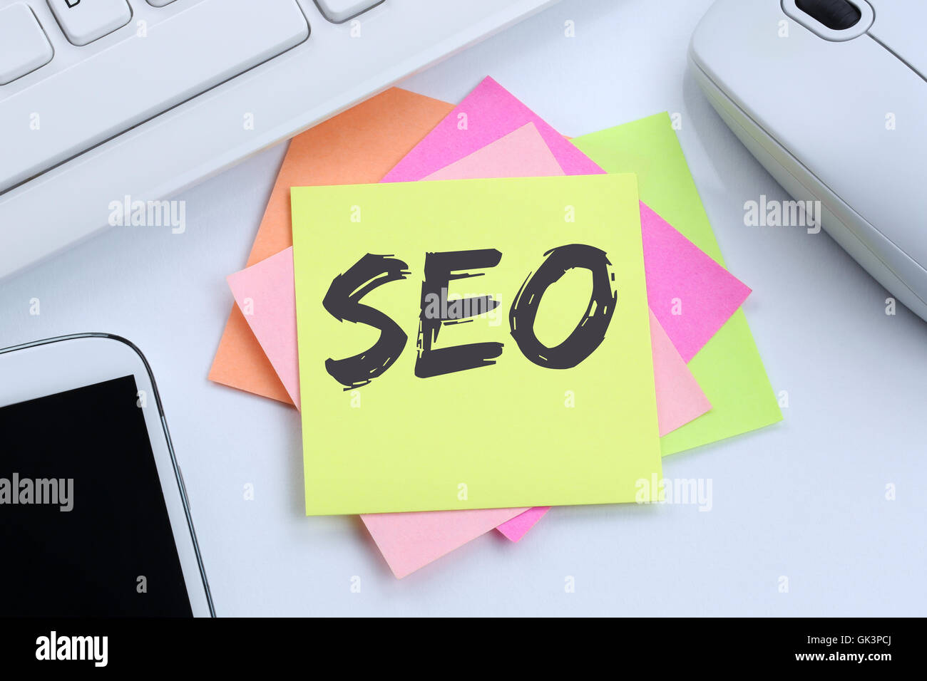 SEO ottimizzazione dei motori di ricerca per siti web internet desk computer tastiera Foto Stock
