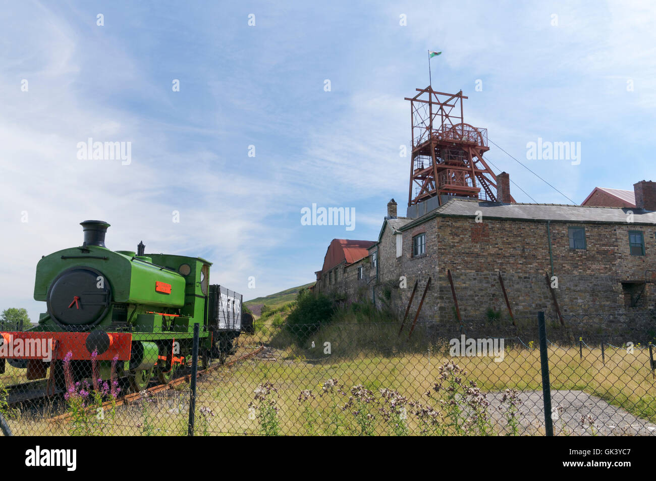 Nora n. 5 treno a vapore e Pit testa ingranaggio di avvolgimento, il Big Pit Mining Museum, Blaenavon, Lancaster, South Wales, Regno Unito. Foto Stock