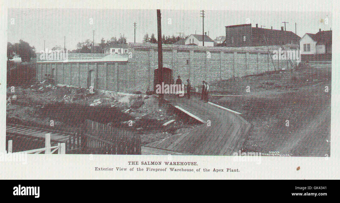 Vista esterna del magazzino ignifugo presso lo stabilimento Apex, progettato per immagazzinare il salmone. La struttura ignifuga dell'edificio garantisce la conservazione dei pesci, mantenendo al contempo gli standard di sicurezza. Foto Stock