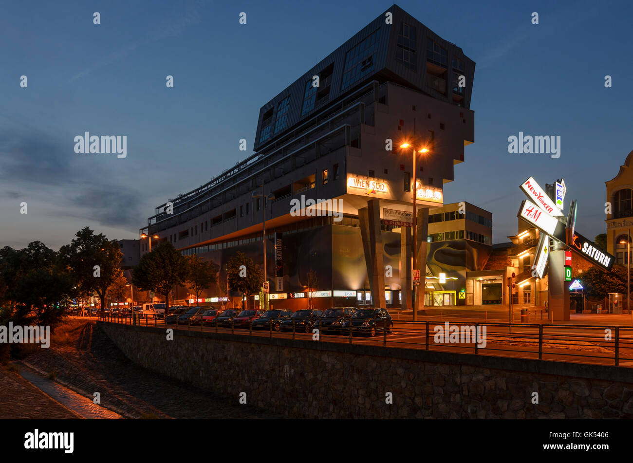 Wien, Vienna: centro commerciale Riverside, Austria, Wien, 23. Foto Stock