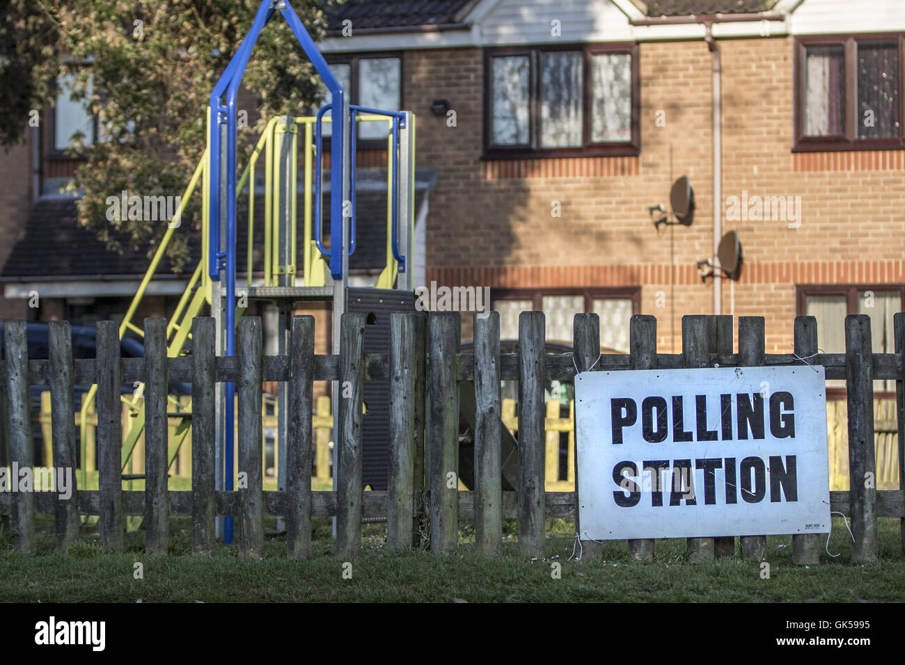 I residenti nel Sussex votare oggi per le loro forze di polizia e la criminalità il commissario. Politico conservatore Katy Bourne si prevede di continuare a svolgere il suo ruolo come PCC per Sussex. Dotato di: Sussex seggio dove: West Sussex, Regno Unito quando: 05 Maggio 2016 Foto Stock