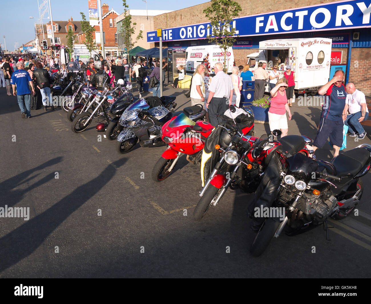 Biciclette sul display in corrispondenza del Mablethorpe annuale bike notte Foto Stock
