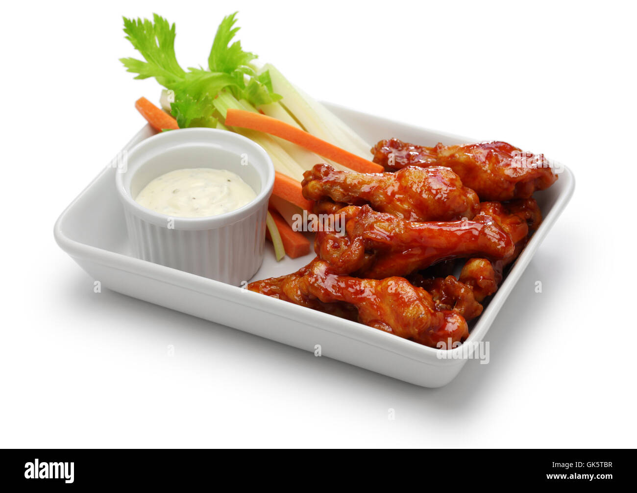 Buffalo chicken wings, American food isolati su sfondo bianco Foto Stock