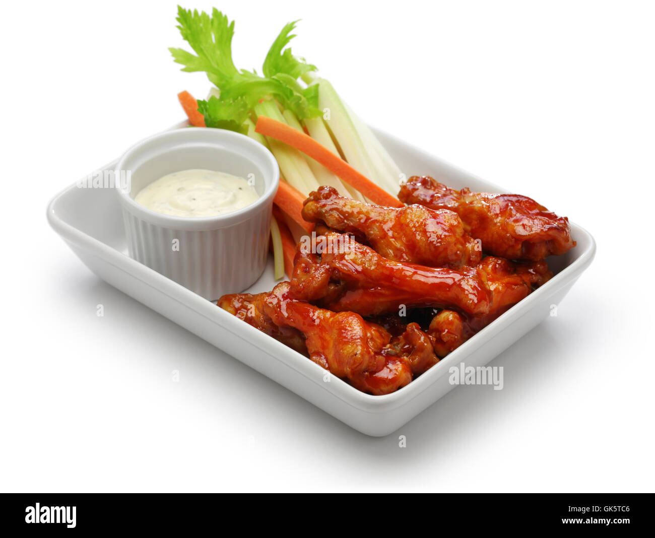 Buffalo chicken wings, American food isolati su sfondo bianco Foto Stock