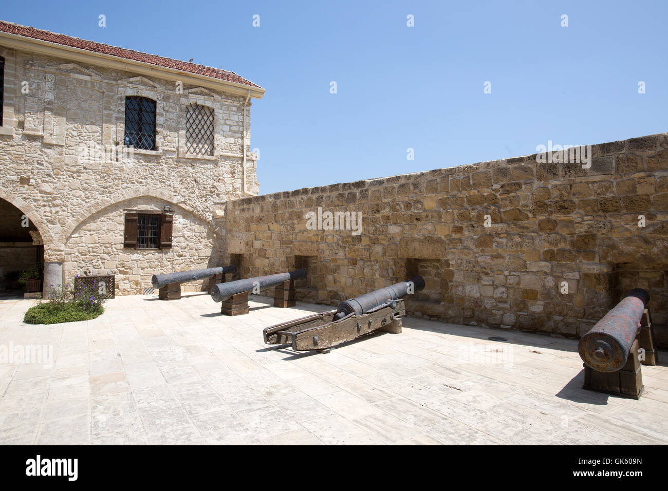 Viste di Larnaca castello medievale in Larnaca, Cipro. Foto Stock