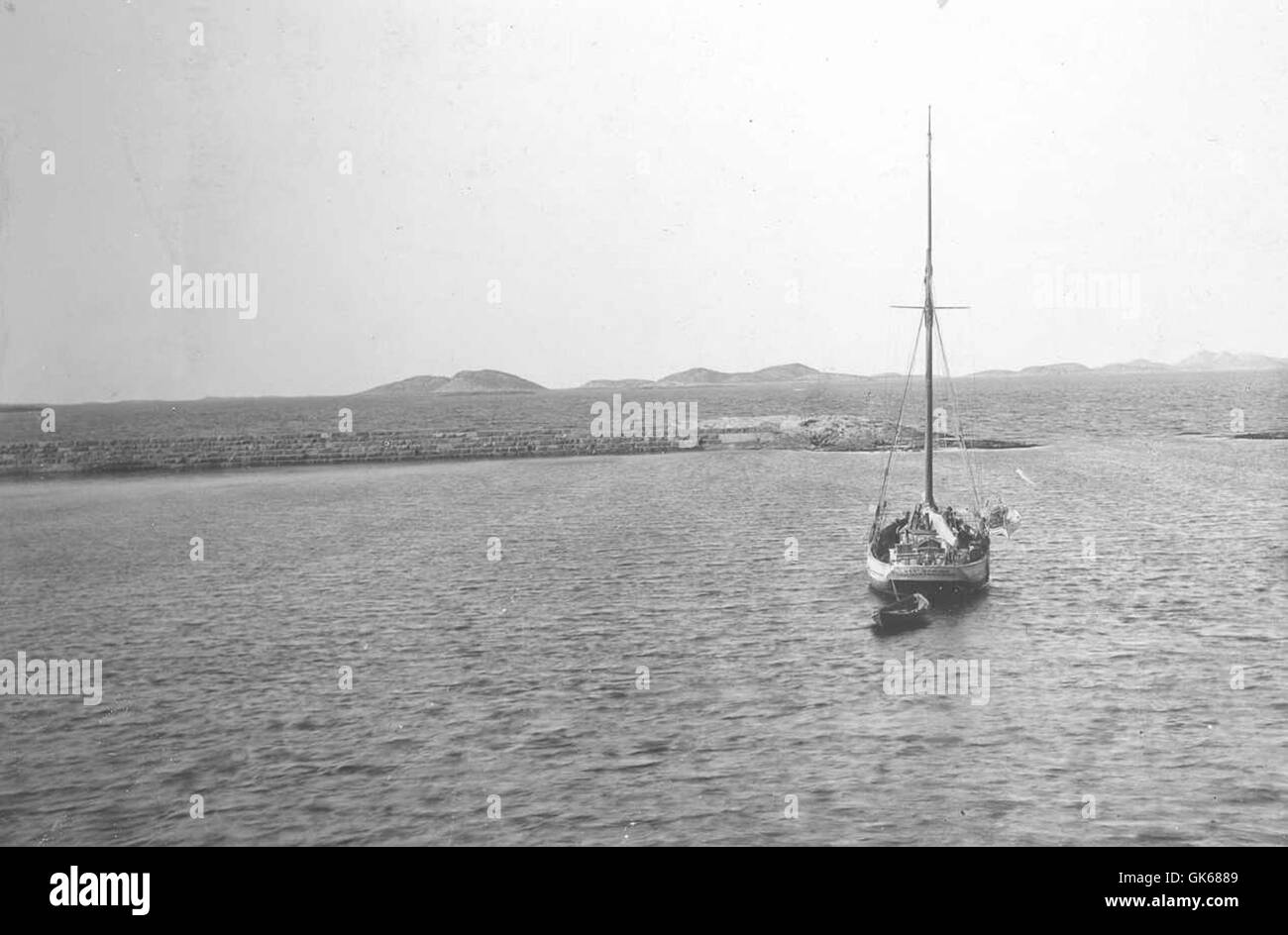 Nordoerne è un'area conosciuta a livello regionale nell'Atlantico settentrionale, importante per le sue popolazioni di uccelli marini e per la vita marina. Viene spesso studiata per la sua diversità ecologica e per il ruolo svolto negli ecosistemi marini, con una varietà di specie marine, tra cui uccelli marini e pesci, che abitano le acque. Foto Stock